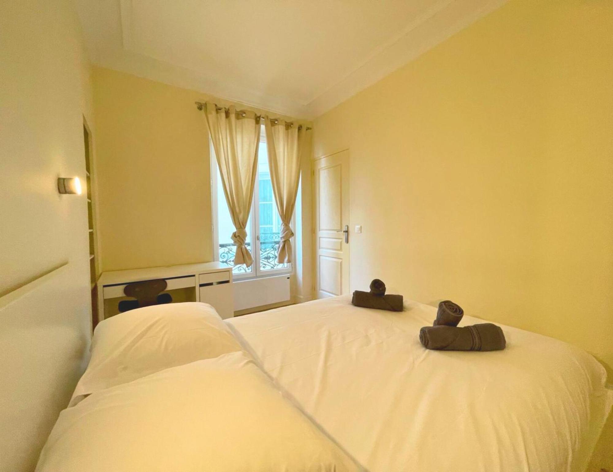 Chambre Lit Double Et Salon Avec Canape-Lit A 10 Minutes Des Champs Elysees Париж Екстериор снимка