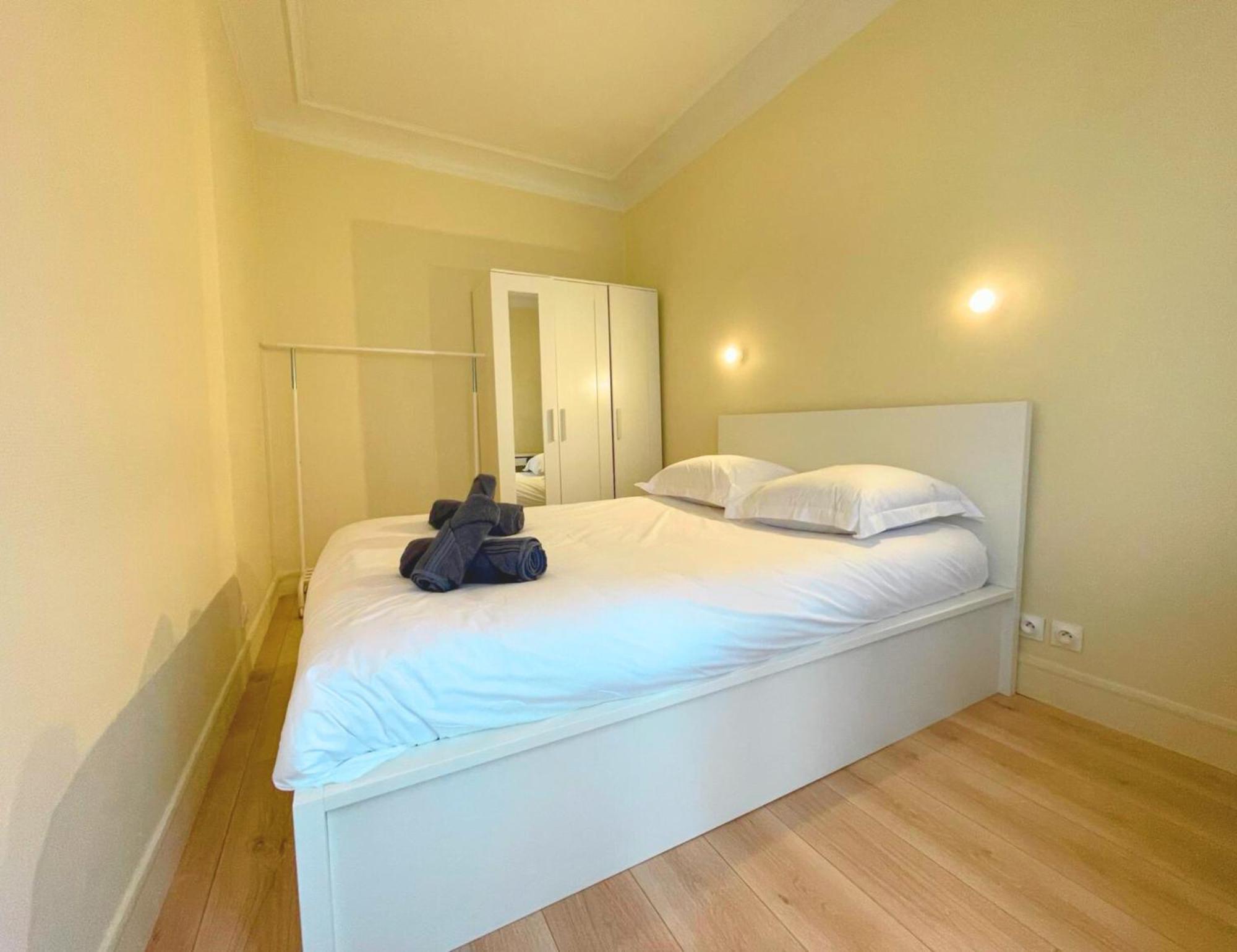 Chambre Lit Double Et Salon Avec Canape-Lit A 10 Minutes Des Champs Elysees Париж Екстериор снимка