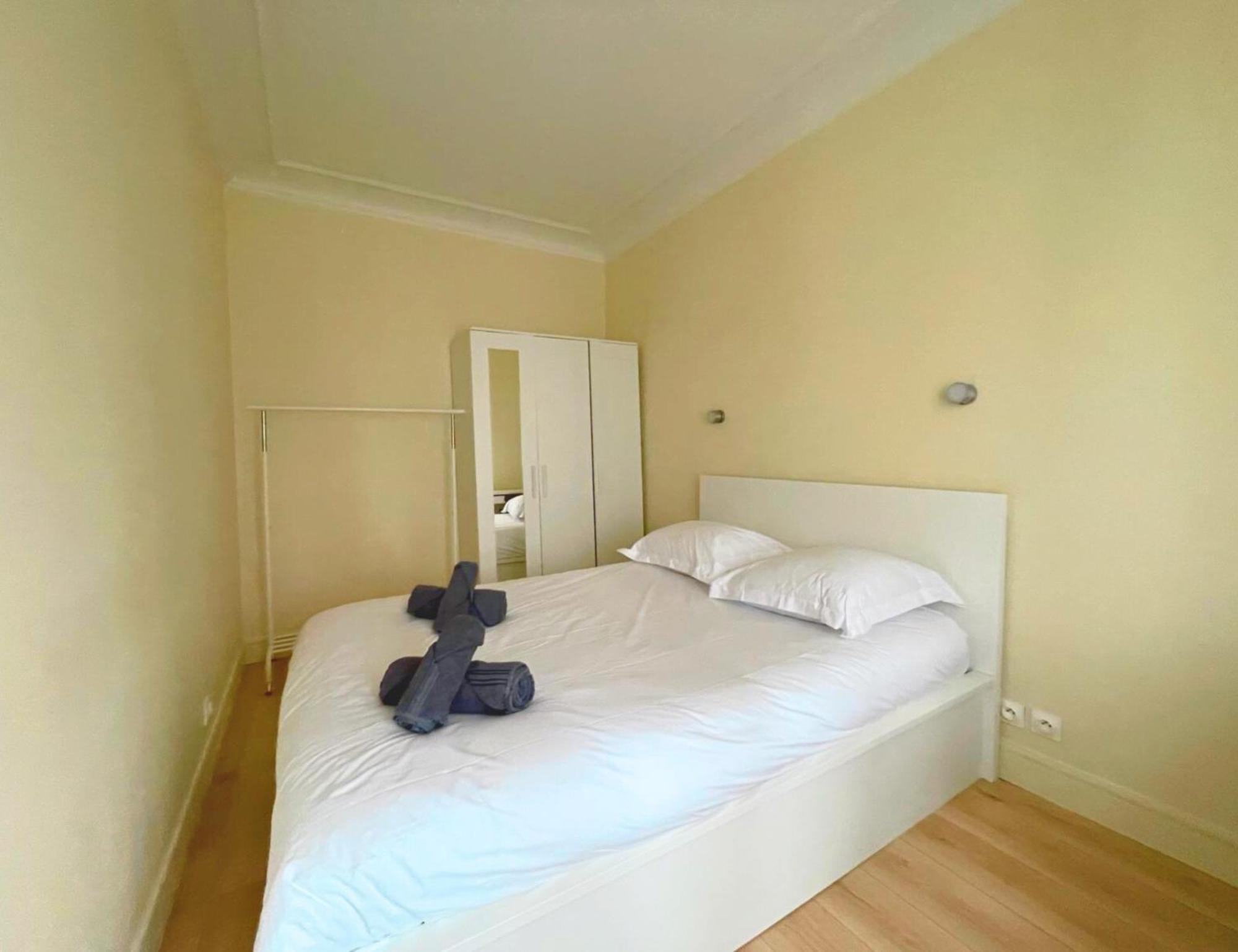 Chambre Lit Double Et Salon Avec Canape-Lit A 10 Minutes Des Champs Elysees Париж Екстериор снимка